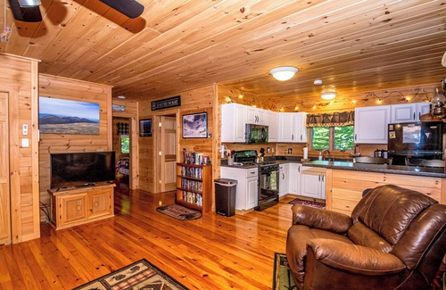 Intervale Cabine | Couples Adventure Getaway Log Cabin in the White Mountain!