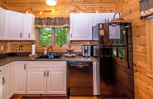 Intervale Cabine | Couples Adventure Getaway Log Cabin in the White Mountain!