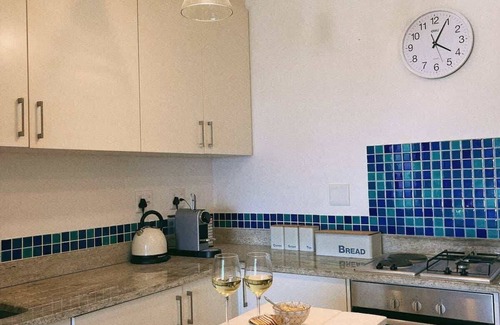 Redhill Appartement | Couples Cove: Luxe Getaway w/ jetted bath & views