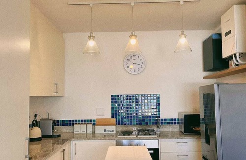 Redhill Appartement | Couples Cove: Luxe Getaway w/ jetted bath & views