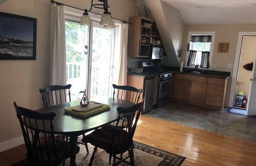 York Harbor Maison | Couples Getaway In The Heart Of The Harbor