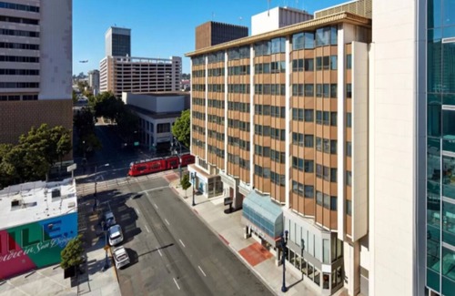 Civic Core Maison | Couple’s Getaway! Three Units Near Attractions, Fitness Center