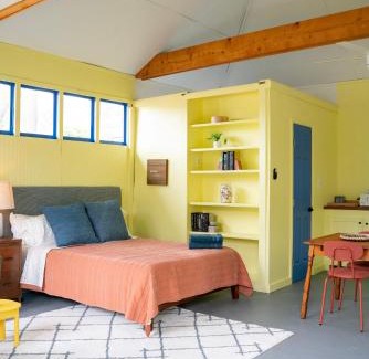East Midtown Maison | Couples & Music Oasis/All-New, Garden, Design