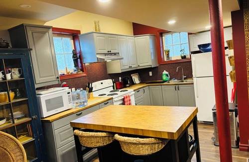 Elora Appartement | Couples paradise! Large windows - lots of daylight. Calming space