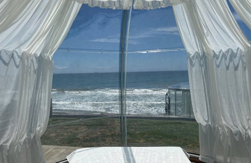 Pukehina Appartement | Couples retreat: Beachfront Seaglass Dome + apartment