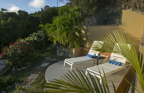 Estate Freemans Ground Villa | COUPLES RETREAT W / GLASS FOND DE KAYAKS