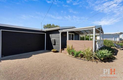 Sunderland Bay Maison | Couples Retreat with Ocean View