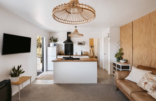 Aongatete Appartement | Couples Retreat with spectacular views and spa.