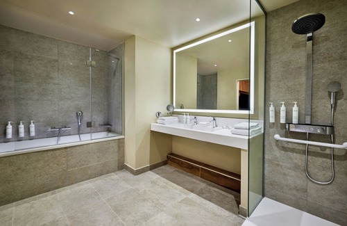 Genas Hôtel | Courtyard By Marriott Lyon Eurexpo Stadium