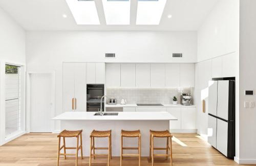 Umina Beach Maison | Cove Beach House by Coast Hosting