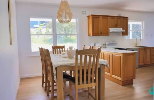 Caves Beach Maison | Cove on Caves - Minutes from the Beach