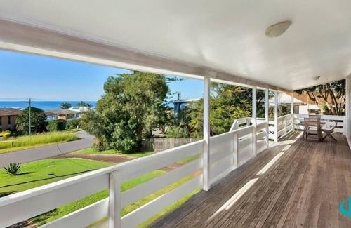 Caves Beach Maison | Cove on Caves - Minutes from the Beach