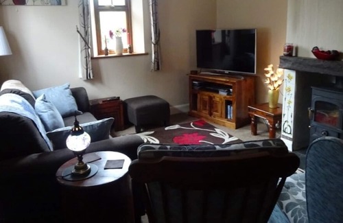 Exhall Maison | Coventry Canal side lock keepers character cottage