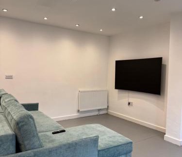 Coventry Maison | Coventry Radford Guest House