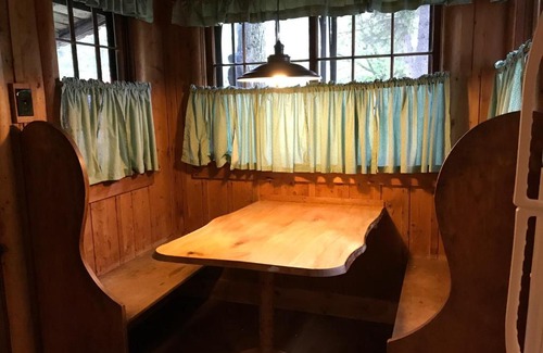 Eagle Bay Cabine | Covewood Lodge