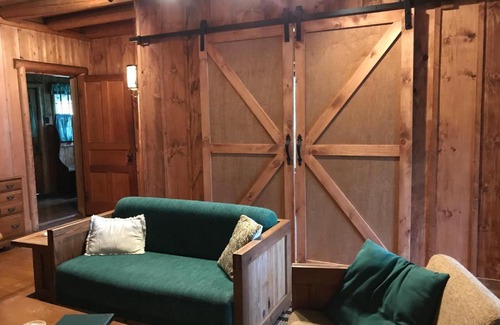 Eagle Bay Cabine | Covewood Lodge