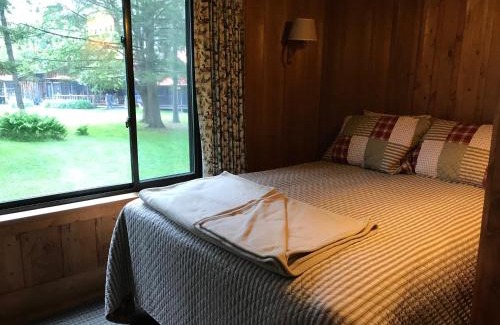Eagle Bay Cabine | Covewood Lodge