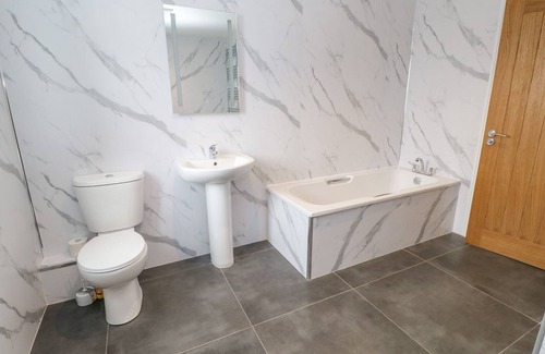 Thirsk Maison | COW CORNER, family friendly, with a garden in Northallerton