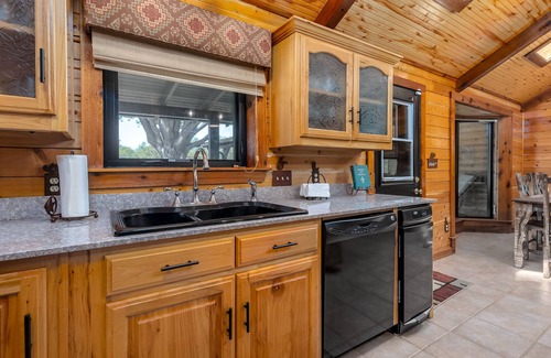 Saint Jo Cabine | Cowboy Cabin: The Bluffs at Saint Jo