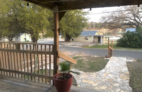 Pedernales Bend Cabine | COWBOY CABIN with Lake Views - perfect for a weekend getaway