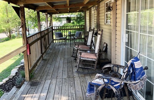 Pedernales Bend Cabine | COWBOY CABIN with Lake Views - perfect for a weekend getaway