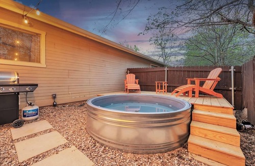 Tanglewood Forest Maison | Cowboy Pool Bliss, 2BR/2BA Retro Vibes, King Beds