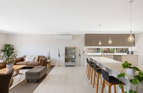 Cowes Maison | Maison moderne de 5 chambres avec piscine extérieure chauffée à l'énergie solaire