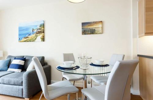 Hamworthy Appartement | Coxswain's Cabin - Moments from Hamworthy Beach and Park