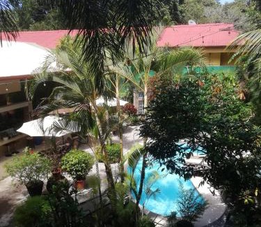 El Cerro Lit Et Petit-Déjeuner | Coyaba Tropical Elegant Adult Guesthouse