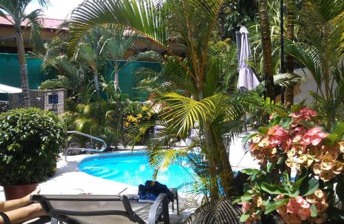 El Cerro Lit Et Petit-Déjeuner | Coyaba Tropical Elegant Adult Guesthouse
