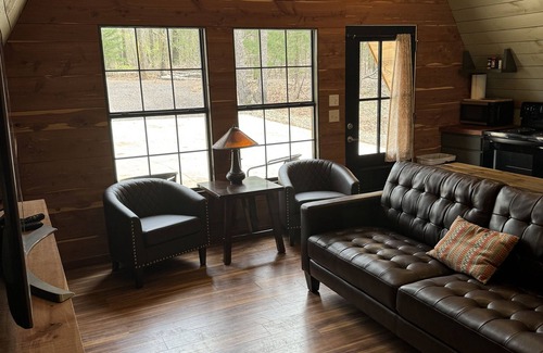 Lindale Cabine | Coyote Creek A-Frame Cabin with Firepit, Nature Trail, Games, Outside Activities
