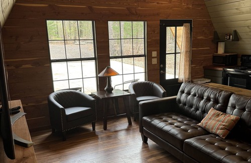 Lindale Cabine | Coyote Creek A-Frame Cabin w/ fire pit and nature trail.