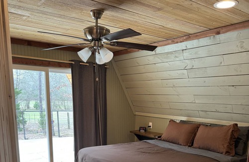 Lindale Cabine | Coyote Creek A-Frame Cabin w/ fire pit and nature trail.