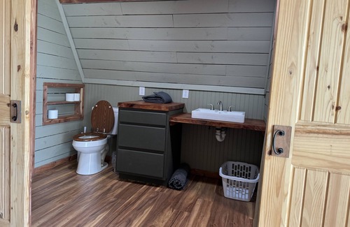 Lindale Cabine | Coyote Creek A-Frame Cabin w/ fire pit and nature trail.