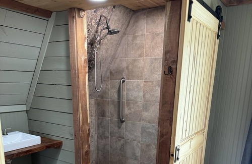 Lindale Cabine | Coyote Creek A-Frame Cabin w/ fire pit and nature trail.