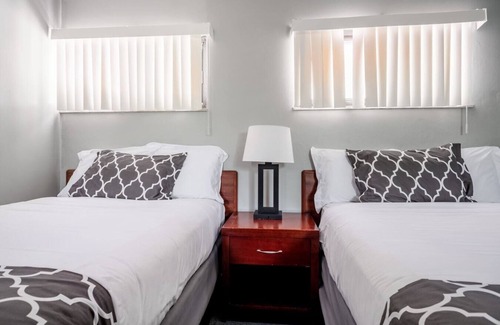 Riverview Hôtel | Cozy Private Room with Bath| Sleeps 4| Free parking