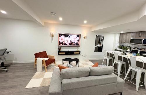 Chestermere Appartement | Coziest & Modern Basement Retreat East of Calgary