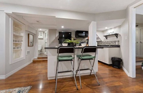Brantford Maison | Coziest place in town! Wi-Fi + Work station