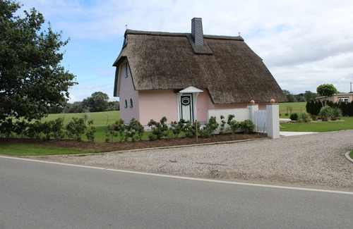 Rakow Maison | Coziness under thatch, fireplace, sun terrace