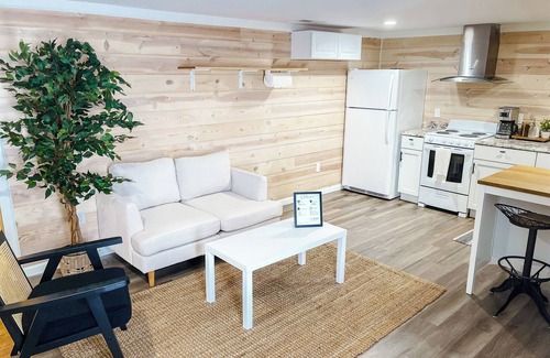 Osseo Appartement | Cozy 1 bd Modern Suite in gorgeous Osseo