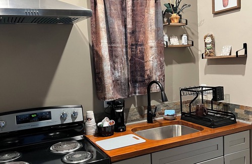 San Diego Maison | Cozy 1-bed, 1-bath, kitchenette Guest House in San Diego.