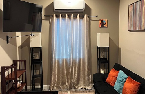 San Diego Maison | Cozy 1-bed, 1-bath, kitchenette Guest House in San Diego.
