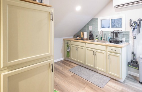 Hawthorne Appartement | Cozy 1 Bed, In-Unit Laundry, Pets, Parking, Fios, Safe, Quiet