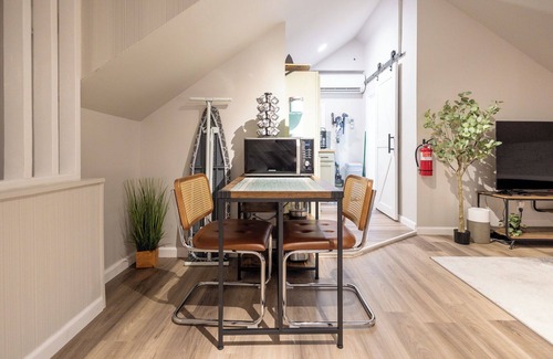 Hawthorne Appartement | Cozy 1 Bed, In-Unit Laundry, Pets, Parking, Fios, Safe, Quiet