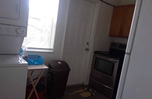 Riviera Beach Appartement | Cozy 1-bedroom, 1 shared bathroom, 2 miles from the beach, WPB port, or Trirail