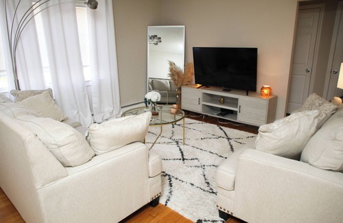 East Brunswick Appartement | Cozy 1-bedroom apartment in enjoyable East Brunswick with WiFi, FREE PARKING.
