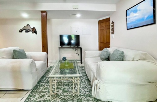 Upper Brookville Appartement | Cozy 1-bedroom apartment with AC, WiFi