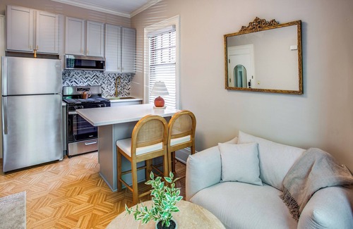 East Avenue Appartement | Cozy 1-bedroom Apartment Steps from Park Ave with AC, WiFi