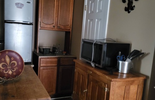 Stonewall Appartement | Cozy 1-bedroom apartment in Stonewall with WiFi, AC, furnished country setting.