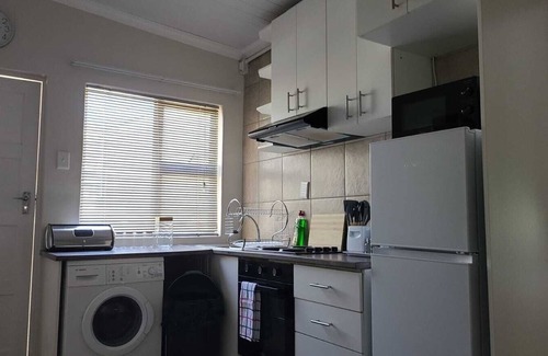 Eikenbosch Appartement | Cozy 1-Bedroom Apartment in the heart of Bellville.